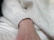 Мастурбирую и кончаю в такси. Водитель чуть не застукал 12/16