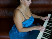 Я люблю смотреть как моя мачеха играет на пианино, а потом долго трахать ее 3/16