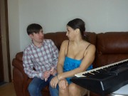 Я люблю смотреть как моя мачеха играет на пианино, а потом долго трахать ее 7/16