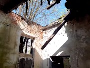 Crempie его задницу на заброшке (публичный pegging) 2/16