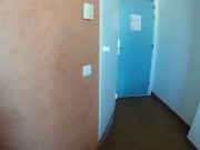 Me mea encima y me pega golpes con los pies en el coño 1/16