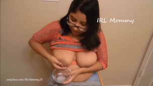 Youtuber milks tits on yt for breastfeeding. Hand express squeezes titty milk
