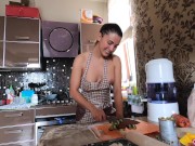 Babe Showing her Sexy Body while Cooking Pizza - Homemade 7/16