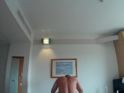 Empieza con una guerra de almohadas y acabo atada y con los ojos vendados 10/16