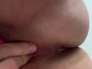 Una  italiana si diverte e squirta con un vibratore lussureggiante 13/16