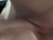 Una  italiana si diverte e squirta con un vibratore lussureggiante 3/16