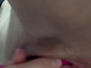 Una  italiana si diverte e squirta con un vibratore lussureggiante 4/16