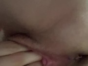 Una  italiana si diverte e squirta con un vibratore lussureggiante 7/16