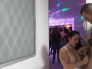 Me folla el hermano de mi esposo  en su fiesta a escondidas y acaba en mi boca 8/16