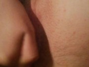 Nastolatka wkłada sobie palce w cipke 3/16