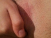 Nastolatka wkłada sobie palce w cipke 7/16