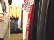 MILF en collant exhibe sa chatte à un inconnu 10/16