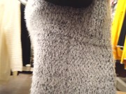 MILF en collant exhibe sa chatte à un inconnu 4/16