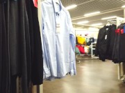 MILF en collant exhibe sa chatte à un inconnu 9/16