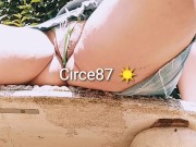 Pipi al parco pubblico su una panchina  16/16