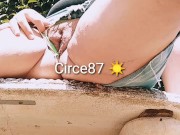 Pipi al parco pubblico su una panchina  9/16