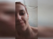 RUIVA RABUDA DANÇANDO FUNK PELADA NO BANHEIRO 12/16