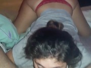 Hace twerk con su gran culo mientras la chupa