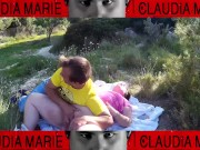 Comiendo galletas del coño de la gorda y metiendole una botella de agua por el culo 5/16