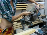 DIY Bed #0 - Sexy girl replace the blade on a Miter Saw 9/16