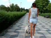 Секси джинсовые Шорты засветила грудь и соски во время прогулки с питбулем в городе 11/16