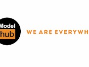 Giovane tettona modella italiana si mostra nuda in pubblico al parco 10/16