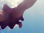 Giovane tettona modella italiana si mostra nuda in pubblico al parco 4/16