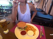 Кушает бургер и светит сиськами в кафе в прозрачной майке без лифчика (Трейлер) 7/16
