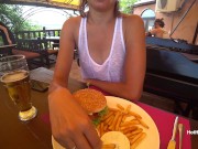 Кушает бургер и светит сиськами в кафе в прозрачной майке без лифчика (Трейлер) 9/16