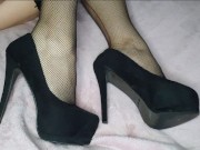 babe in fishnet and plateaus gives Heelsjob/footjob