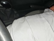 Breve dogging con mia moglie che si fa toccare e sega un guardone inesperto dal finestrino 3/16