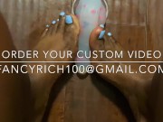 PRETTY FEET EBONY WITH BLUE TOES GIVES DILDO A FOOTJOB 16/16