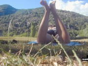 PANDA VLOG # 1: DIETRO LE QUINTE, TETTONA ITALIANA MOSTRA I PIEDI AL PARCO