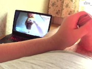 Спалила парня за просмотром порно и решила помочь! 1/16