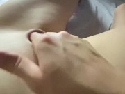 RAGAZZA ITALIANA GODE COME UNA TROIA MENTRE SI FA METTERE UNA MANO NELLA FIGA 9/16