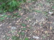 Моя девушка застала меня за мастурбацией в лесу и трахнула бутылкой. 1/16