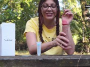 PandaVlog :dietro le quinte,Giovane youtuber italiana con le tettone recensisce un dildo al parco 6/16