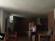 Mi ha appena scopata il tuo amico, adesso allargami la figa come si deve 1/16