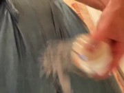 Детка писает в джинсы, дрочит душем и играет пальчиками с киской пока ни кончит 10/16