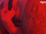 ГОРЯЧАЯ ШЛЮШКА СМОТРИТ ПОРНУХУ И МАСТУРБИРУЕТ СВОЮ МОКРУЮ КИСКУ / DREAMWORLD8 14/16