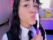 Lila Jordan brushes her saliva teeth 1/16