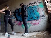 Римминг парню когда он рисовал граффити, а после я трахнула его страпоном 4/16