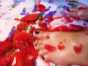 Velvet schiaccia il cocomero e si sporca i piedini 14/16