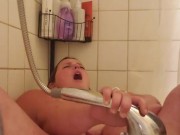 Masterbating with a showhead 16/16