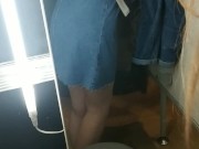 Извращенец за шторкой примерочной снимал как я выбираю одежду в магазине 4/16