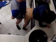 Жена изменяет с сантехником пока муж в командировке.Секс на кухне 16/16