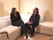 Mistress Sottomette Lo Schiavo. Baci Alla Francese, Annusa Calze, Annusa Piedi, Lecca Piedi, FemDom 5/16