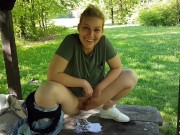 Pissende Creampiefotze in der Öffentlichkeit 16/16