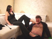 Mistress Piedi Nudi Sudati Schiavo Annusa Piedi Umiliazioni Italiane Femdom Dialoghi Italiano 9/16