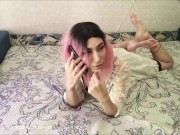 Telling my friend about foot loser coming to real foot worship session [RUS] - Nina Yo 8/16